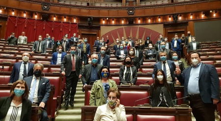 Fratelli d’Italia «non condivide» l’occupazione del Parlamento della Lega article-post