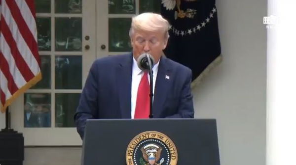 Trump accusa l’Oms di essere troppo filo-cinese e blocca il versamento di fondi da parte degli Usa