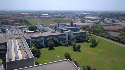 Com’è la storia del volontario morto in Brasile che «partecipava alla sperimentazione del vaccino Astrazeneca» Com’è la storia del volontario morto in Brasile che «partecipava alla sperimentazione del vaccino Astrazeneca»