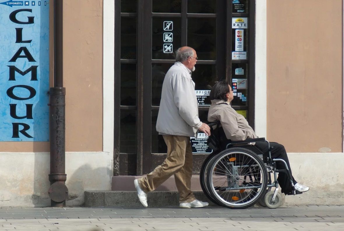 Il Viminale chiarisce come comportarsi in merito agli spostamenti di anziani e disabili article-post