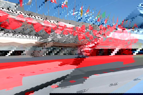 Festival di Venezia 2020 confermato, la Biennale di architettura rinviata di un anno