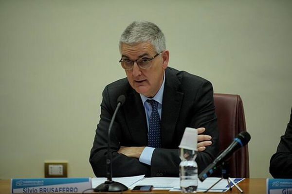 Coronavirus, Brusaferro: «Curva epidemica in calo, ma guai ad abbassare la guardia»