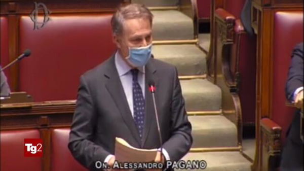 La storia del Tg2 che ‘cancella’ il partito (la Lega) di Pagano nel sottopancia del suo servizio