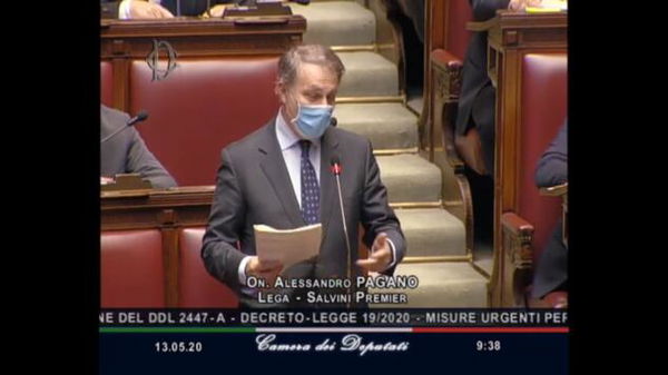 Il deputato leghista che in Aula definisce Silvia Romano una «neo-terrorista» | VIDEO