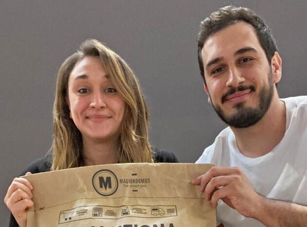 Colazione e giornale al bar impossibili dopo il coronavirus? A Roma avevano pensato già alla soluzione (23 anni fa)