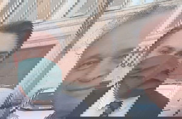 Mentana attacca duramente il deputato M5S Ricciardi e poi va a parlargli di persona