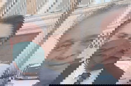 Mentana attacca duramente il deputato M5S Ricciardi e poi va a parlargli di persona article-post