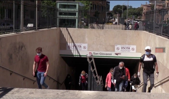 Fase 2, il nostro reportage dalla Metro di Roma | Video
