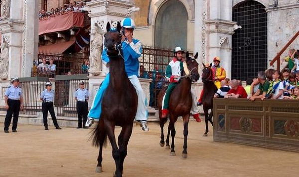 Non accadeva dal 1944: quest’anno non ci sarà il Palio di Siena