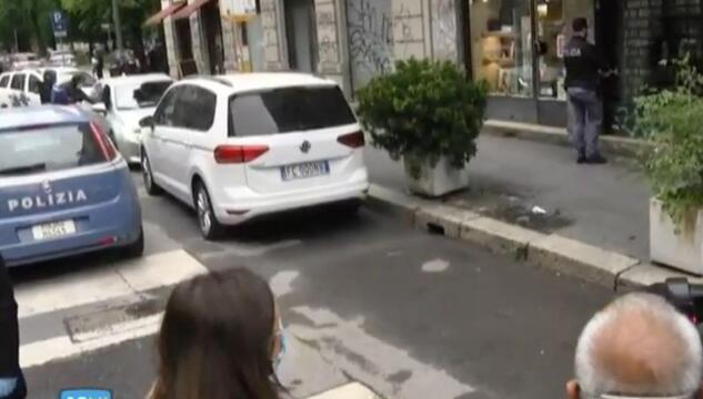 bottiglia contro Silvia Romano