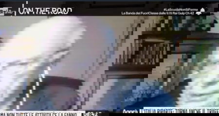 L’infettivologo Galli: «A che serve entrare uno alla volta nei negozi se poi si sta ore in fila?» article-post