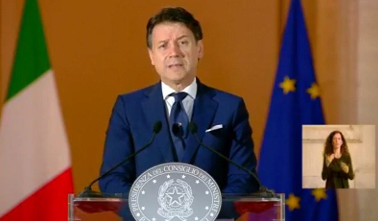 Conte: «Il governo non scarica le responsabilità, pronti a richiudere se il contagio sale» article-post