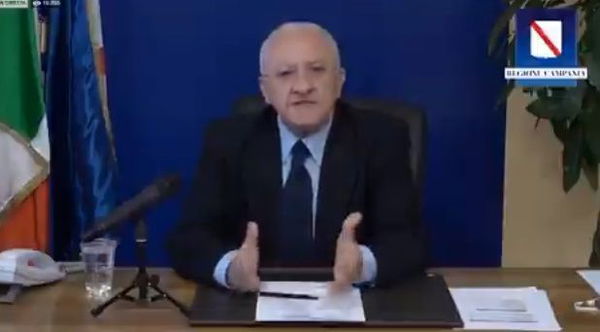 Perché De Luca ha aspettato 14 giorni prima di chiedere il lockdown della Campania?