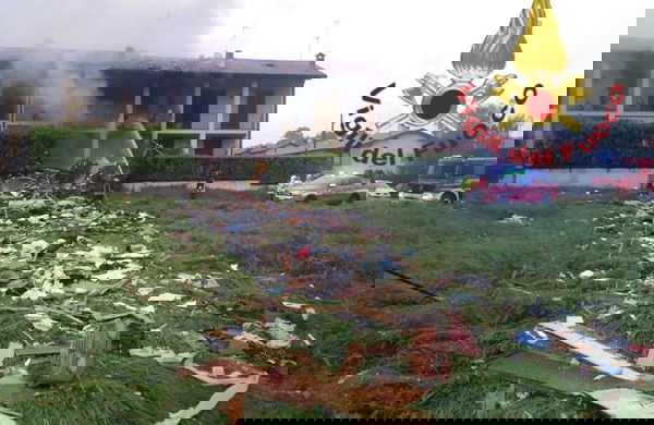 Como, esplode una villetta all’alba: morto un ragazzo di 21 anni | Video