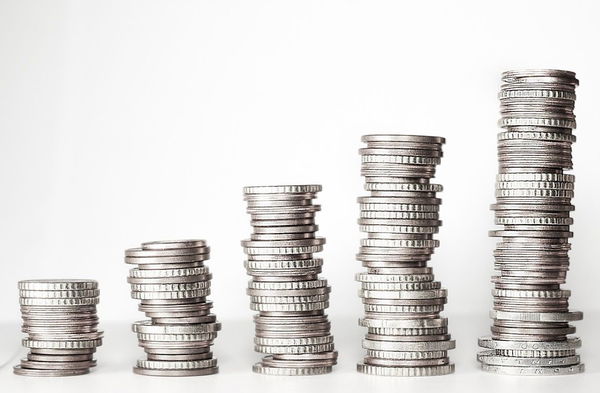 Fase 2 e rincaro dei prezzi: cosa aspettarsi dai bar ai parrucchieri, passando per gli alimenti