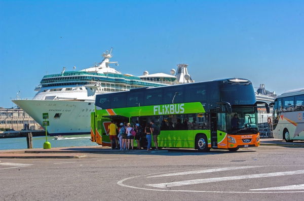 Flixbus accusa, garantiti solo i diritti di chi viaggia con l’AV: «Altro che Dl Rilancio per noi è “Dl Rovina”»