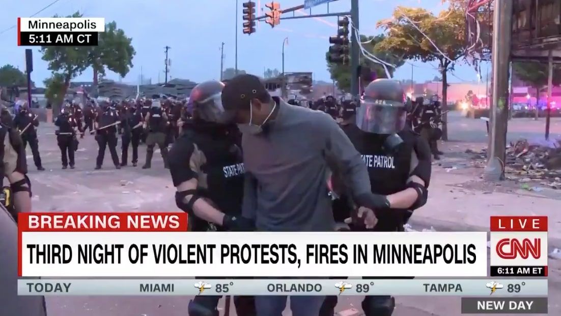 L’incredibile arresto del giornalista della CNN mentre stava documentando gli scontri a Minneapolis article-post