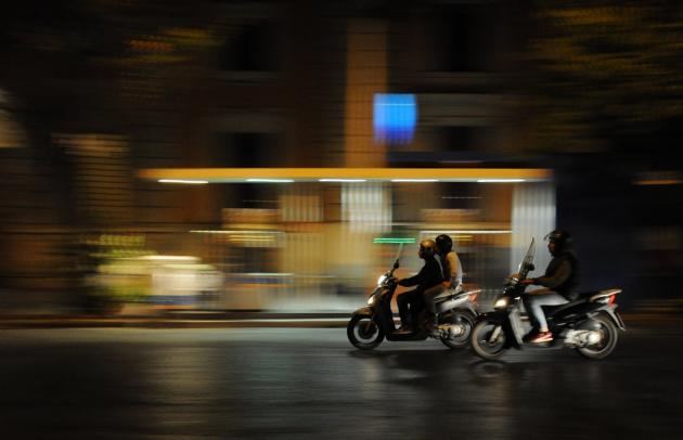 Come dobbiamo regolarci per andare in due in macchina e in moto article-post