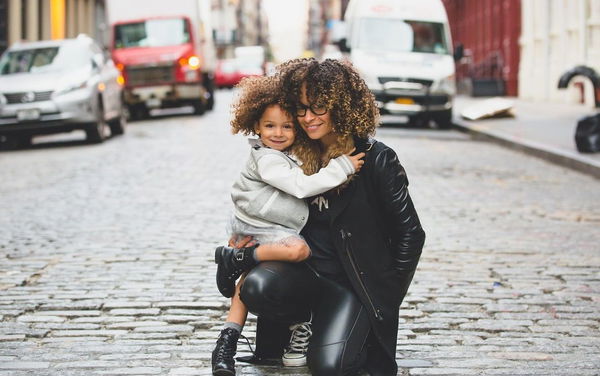 Save the children denuncia la situazione delle mamme italiane, peggiorata con l’emergenza Covid