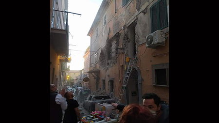 Crollo di una palazzina a Marino, vicino Roma: persone coinvolte article-post