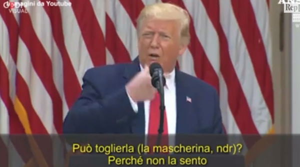 Trump apostrofa un giornalista che non vuole levare la mascherina: «Vuole essere politicamente corretto»