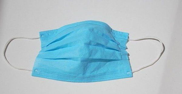 Il nuovo dietrofront dell’Oms sulle mascherine: «Da indossare anche nelle aree pubbliche»