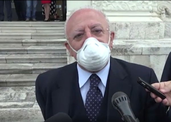 Vincenzo De Luca indagato: «Ma non è escluso l’esito favorevole dell’indagine»