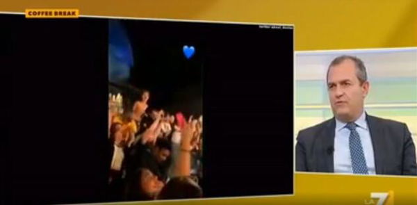 De Magistris dice che ieri sera a Napoli «ha vinto il contagio della felicità» | VIDEO