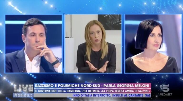 Giorgia Meloni dice che alla manifestazione del centrodestra del 2 giugno le persone erano distanziate di un metro