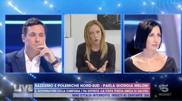 Giorgia Meloni dice che alla manifestazione del centrodestra del 2 giugno le persone erano distanziate di un metro