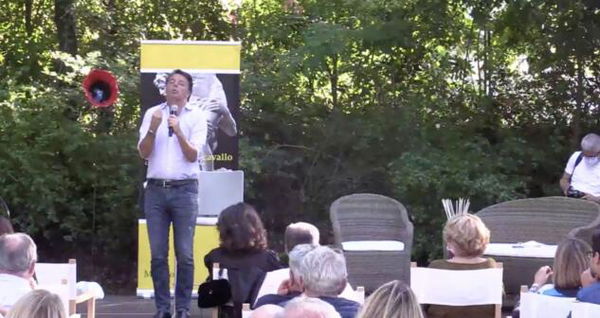 Renzi dice che sta con i ‘grillini’ solo perché l’anno scorso Salvini ha esagerato al Papeete