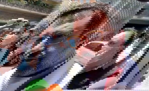 Salvini risponde alle domande sui selfie del 2 giugno dicendo che il problema degli italiani è la cassa integrazione