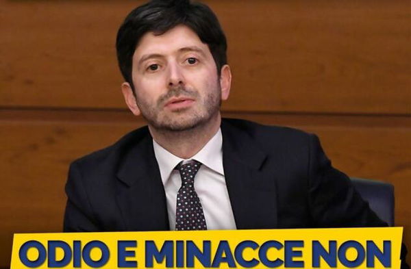 «Te li facciamo ingoiare uno ad uno», le minacce al ministro Speranza dopo l’accordo sui vaccini