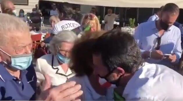 I baci di Salvini agli anziani in Liguria | VIDEO article-post
