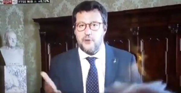 Nonostante il video, Salvini nega di aver mangiato ciliegie mentre Zaia parla di neonati morti