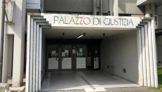 Condannata a sei anni e mezzo la donna di Prato che fece sesso con un 13enne a cui dava ripetizioni article-post