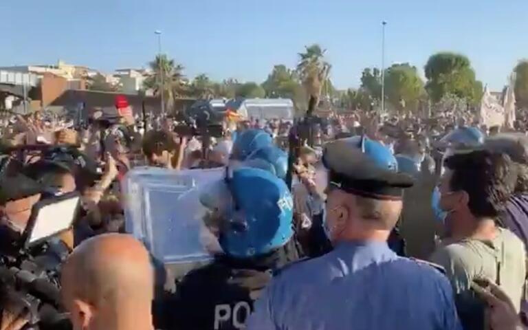 Secondo Salvini, quelli che lo hanno contestato a Mondragone sono centri sociali di sinistra al servizio della camorra