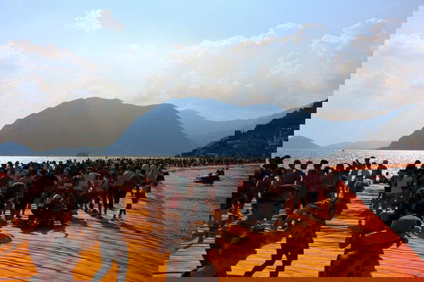 È morto Christo, l’artista che ci ha fatto camminare sulle acque del lago d’Iseo