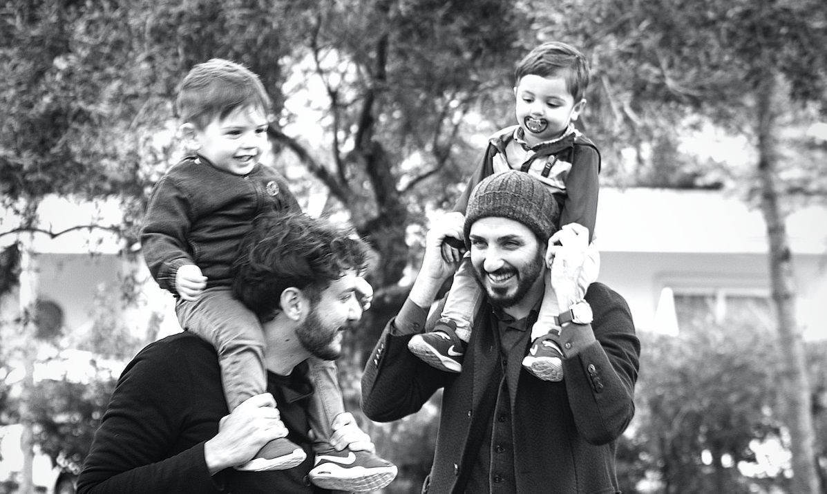 Papà per scelta: la gestazione per altri di Carlo e Christian che racconta la gioia di due papà e la libera scelta di una donna article-post