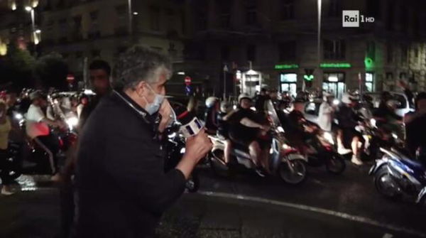 L’inviato Rai a Napoli: «Sono saltate le norme e quindi chiuderei qui il collegamento»