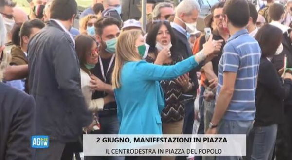 Giorgia Meloni mette le mani avanti sulle «multe che arriveranno, perché scomodi al regime»