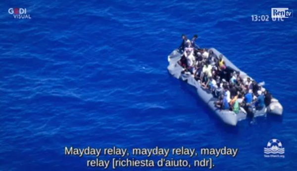 Nasce su un gommone in mezzo al Mediterraneo, viene portato insieme ad altri 70 migranti nelle prigioni libiche