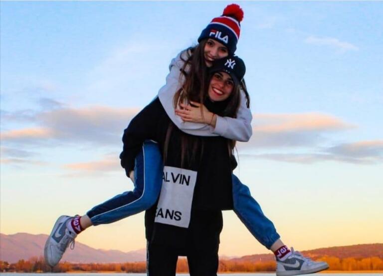 Cosa vuol dire essere una coppia lesbica e non nasconderlo: lo slalom di Erika e Martina tra amore e omofobia