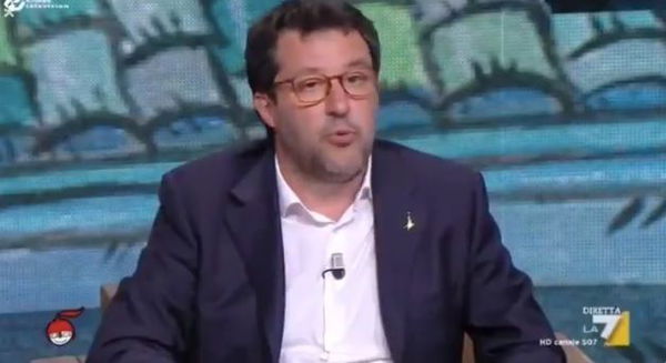 Salvini dice che il Governo va a braccetto i dittatori e i social si scatenano
