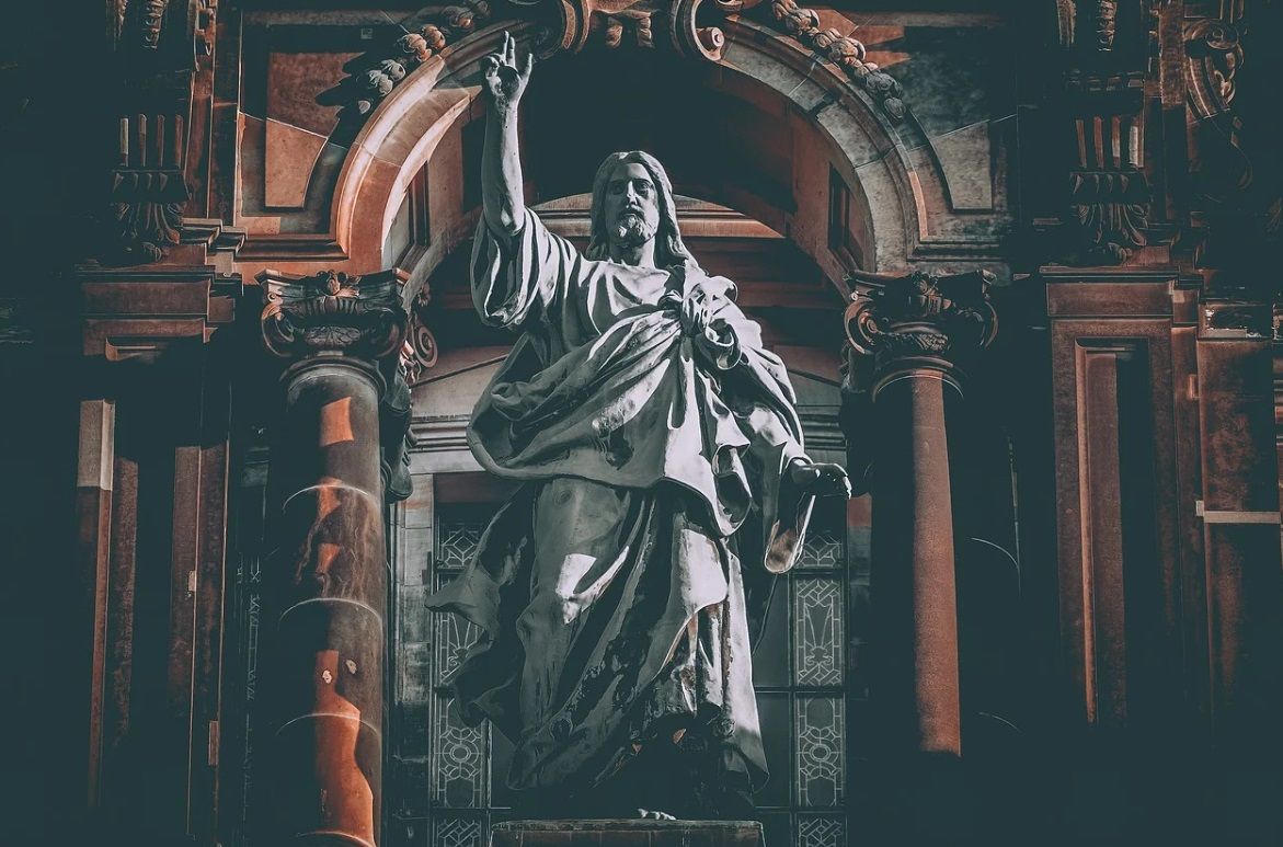 Lo scrittore statunitense Shaun King propone di abbattere le statue di Gesù bianco article-post