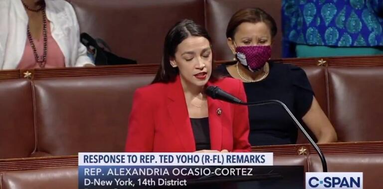 Ocasio-Cortez spiega al deputato che l’ha chiamata «f*cking bitch» che non basta essere un padre di famiglia per avere dignità
