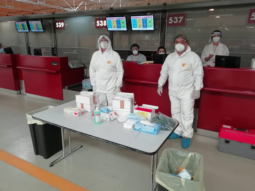 I 165 bengalesi arrivati in Italia via aereo e poi rimpatriati article-post