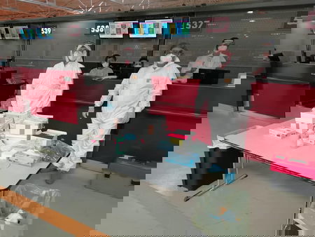 Dopo i focolai in Lazio, il ministro della Salute sospende i voli dal Bangladesh article-post