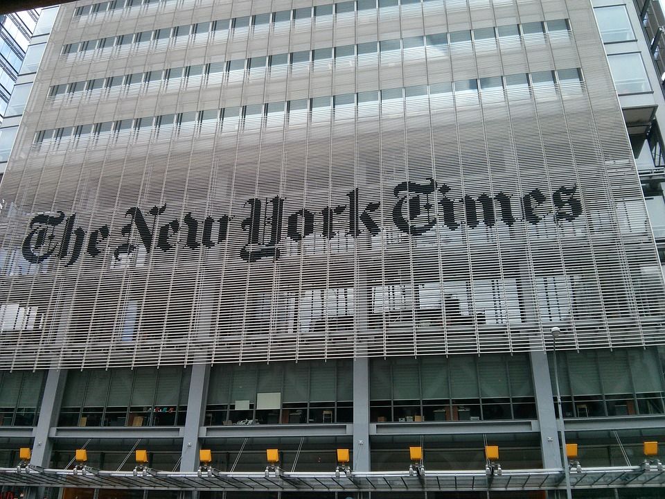 Bari Weiss difende la libertà di scrivere opinioni e lascia il NY Times: «Twitter è il direttore del giornale» article-post