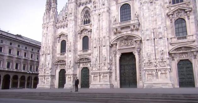Ma quello «umiliato e offeso» dal lockdown è lo stesso Bocelli che si era commosso per il concerto in solitaria al Duomo? article-post